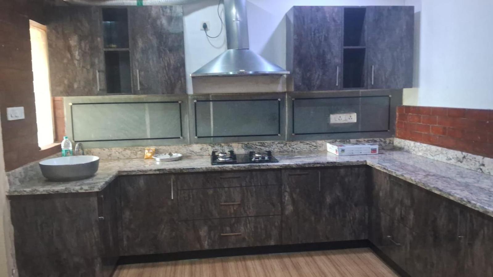 Tvh Park Rozalia Hostel Ченай Екстериор снимка