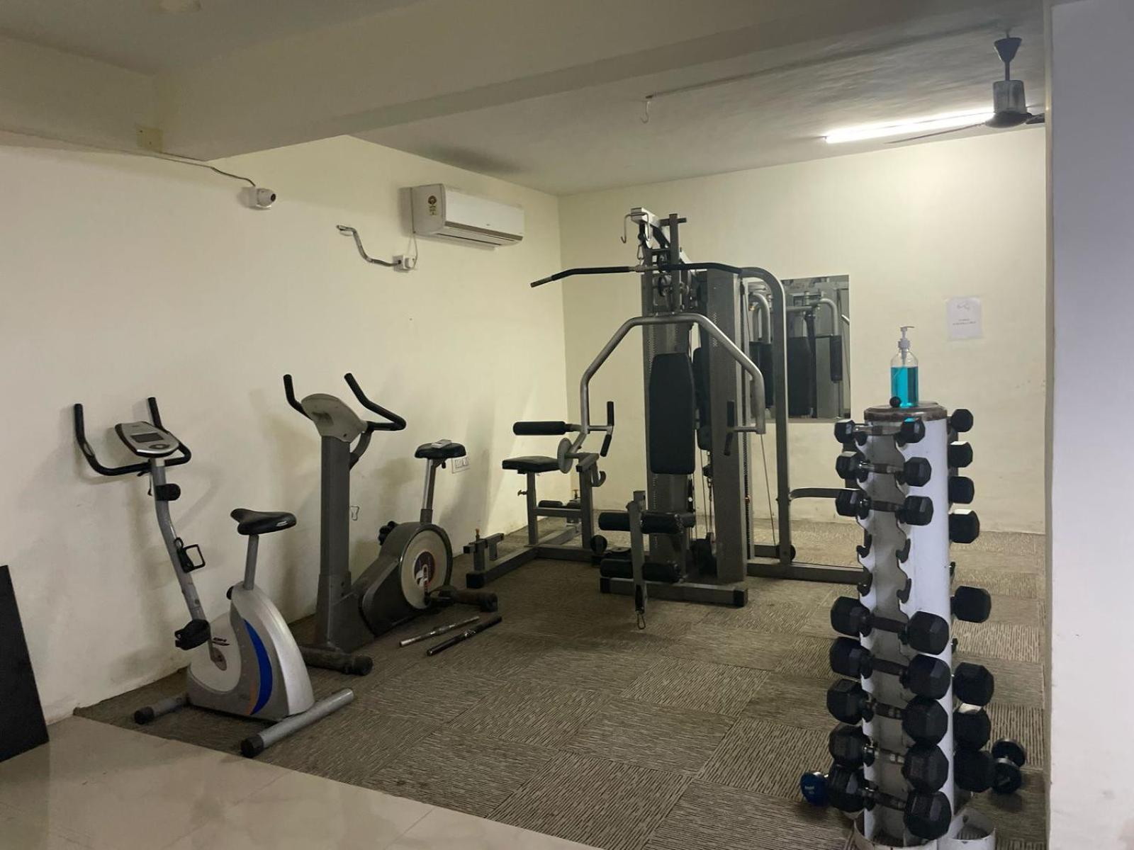 Tvh Park Rozalia Hostel Ченай Екстериор снимка
