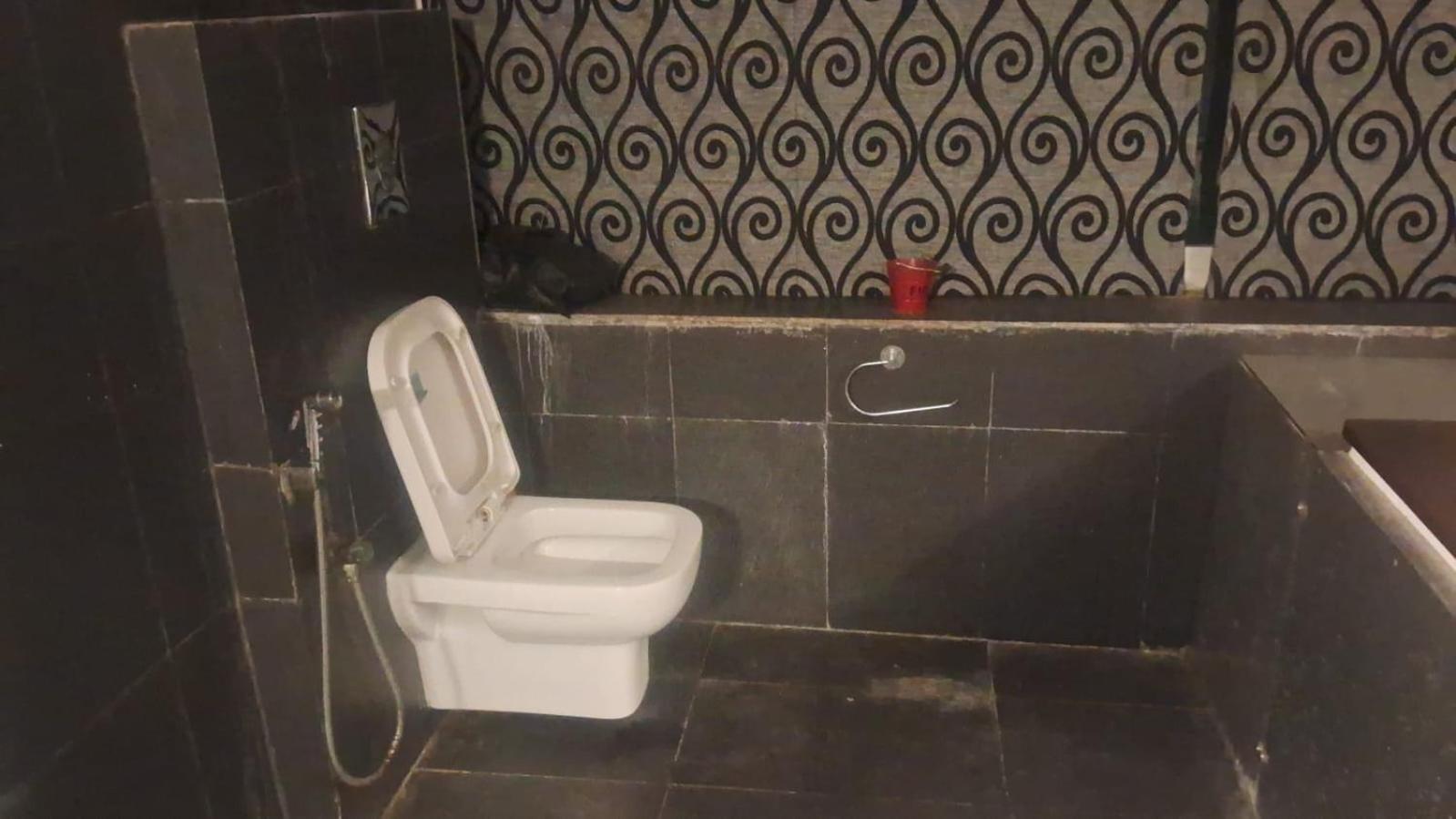 Tvh Park Rozalia Hostel Ченай Екстериор снимка
